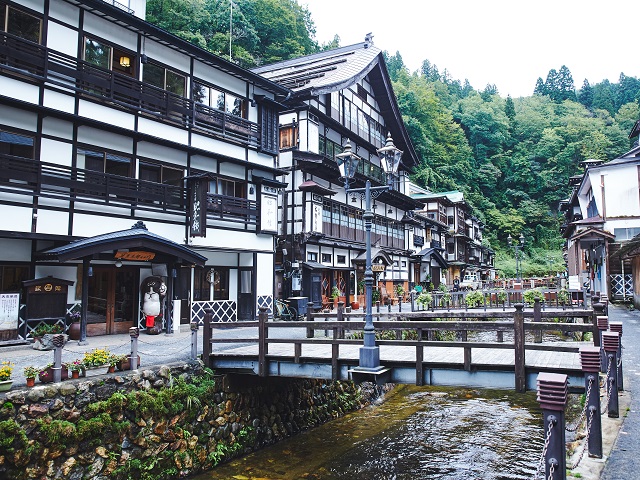 鷹泉閣岩松旅館と南三陸ホテル観洋 憧れの銀山温泉そぞろ歩き 3日間